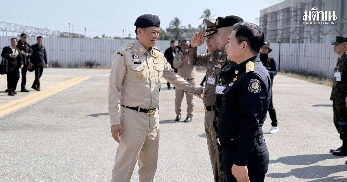 อนุทิน ถึงนราธิวาส โอบเอวทักทาย แม่ทัพภาค 4 ที่มารอรับ รักษาความปลอดภัยนายกฯ ด้วยตัวเอง