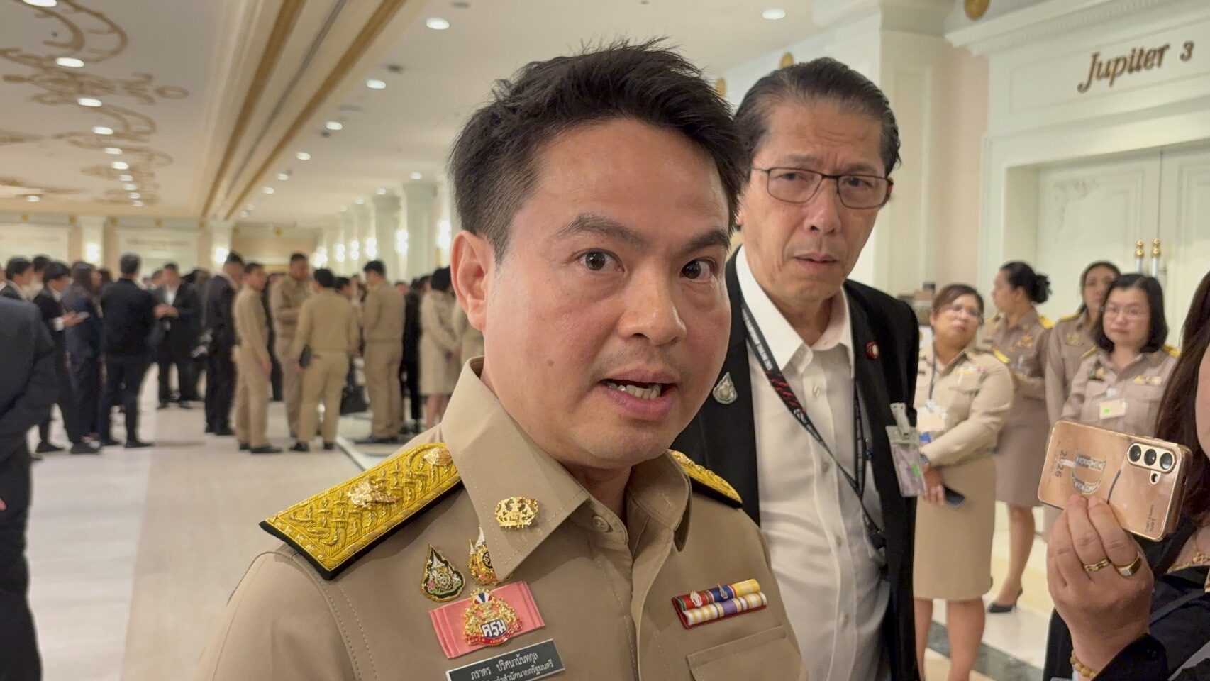 ภราดร