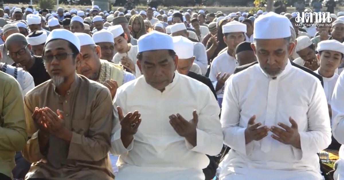 กมลศักดิ์ น้ำตาคลอ ยืนยันไม่ถอย ครบ 1 เดือนเหตุลอบยิง ปชช.นับพันร่วมละหมาดฮายัต ทวงความเป็นธรรม