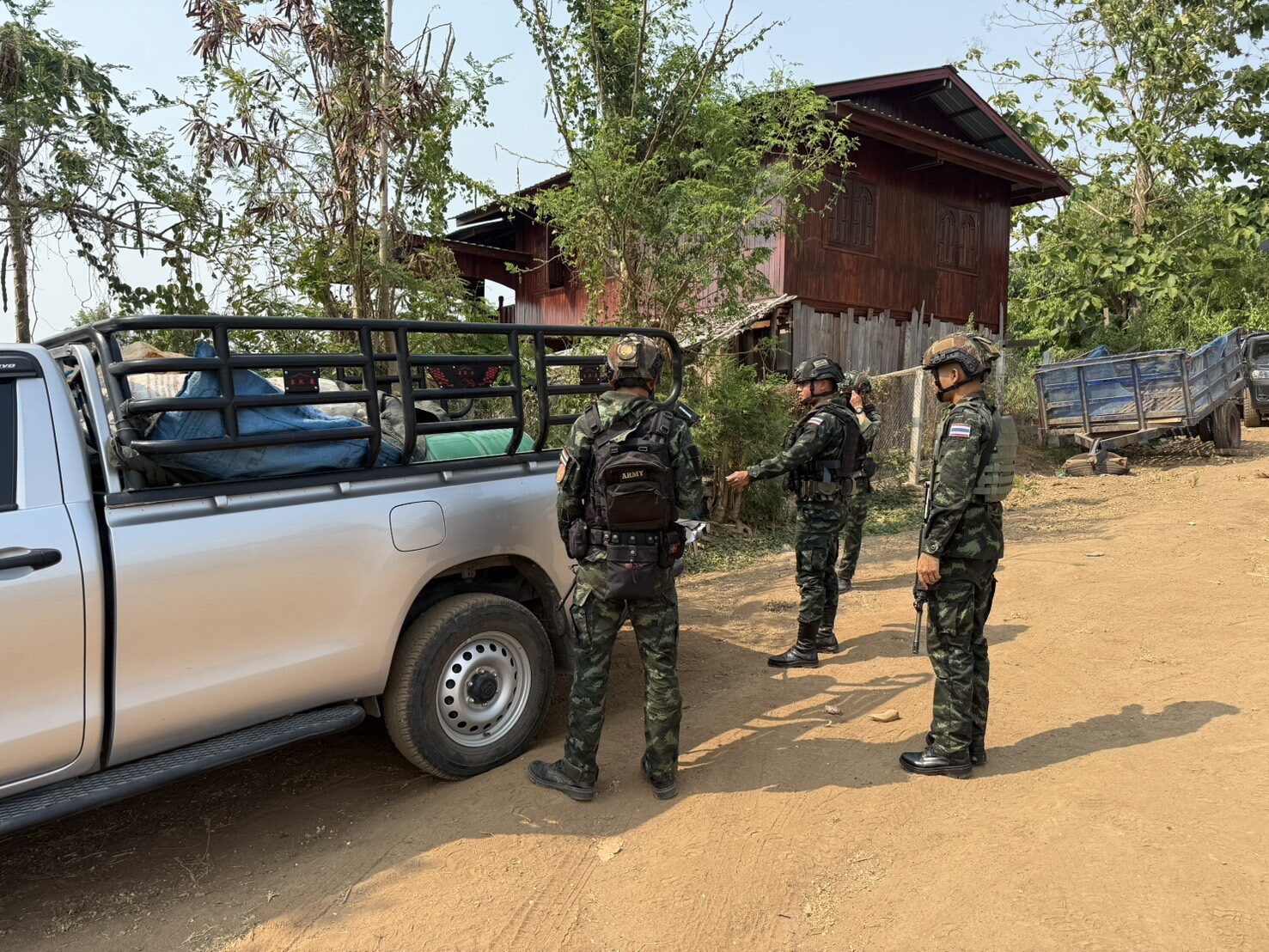 ขนน้ำมันเถื่อน