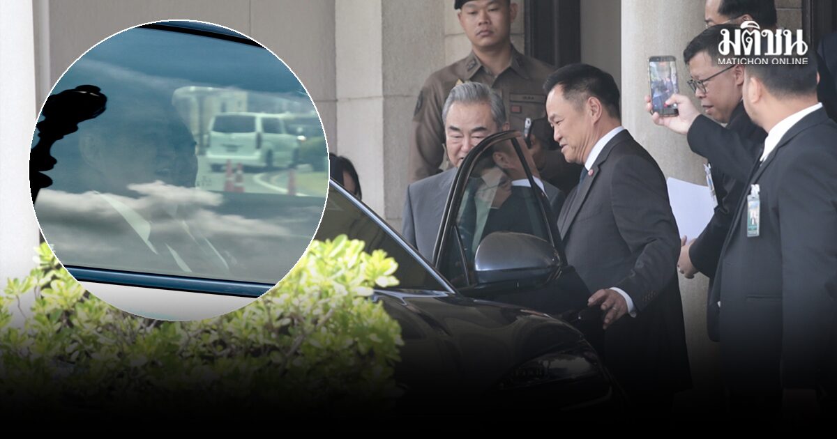 อนุทิน ยิ้มเขิน หวัง อี้ ชมหล่อ ก่อนเข้าห้องหารือ รับบทโชเฟอร์ขับรถไฟฟ้า พาเลี้ยงข้าวเที่ยง