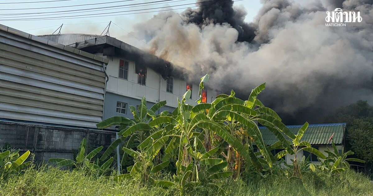 ไฟไหม้ โกดังรามอินทรา เก็บอุปกรณ์การแพทย์ 2 ชั้น เพลิงโหมหนัก