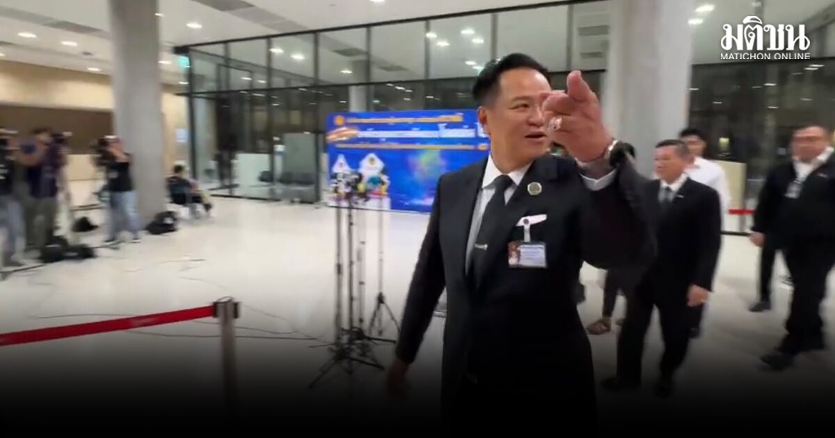 อนุทิน ชี้จอโทรทัศน์ให้ดู ศุภจี ชี้แจงนโยบาย หลังสื่อถาม ทำไมนโยบายรบ. ไม่มีปราบทุจริต-แก้รธน.