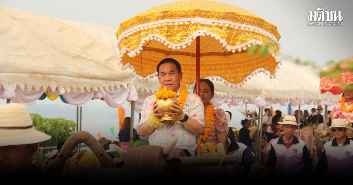 บึงกาฬ วันไหลสงกรานต์ ประเพณีแห่น้ำจั้น คารวะสรงน้ำหลวงพ่อพระใหญ่