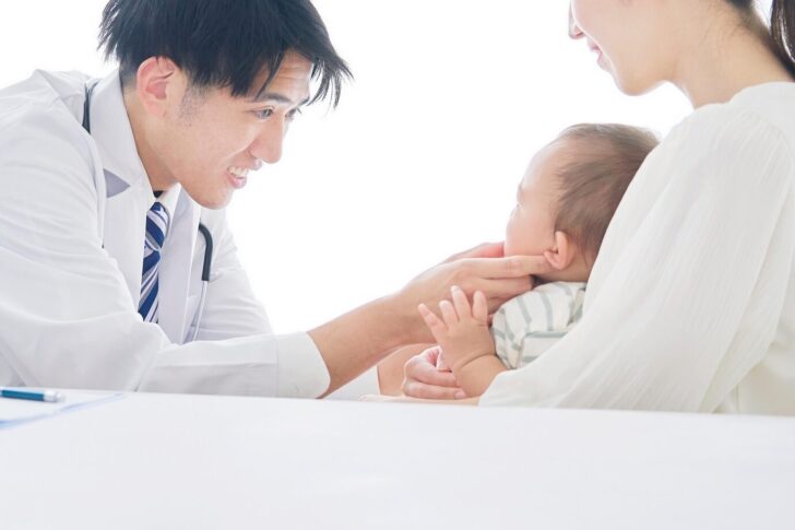 Asian,Doctor,Examining,A,Baby
