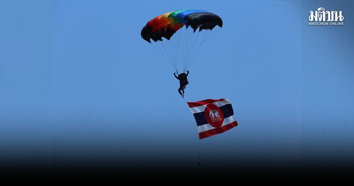 ทร.คว้า 2 ถ้วยใหญ่ ‘โดดร่มกองทัพไทย’ ตอกย้ำความพร้อมรบ-ศักยภาพกำลังพลของกองทัพไทย