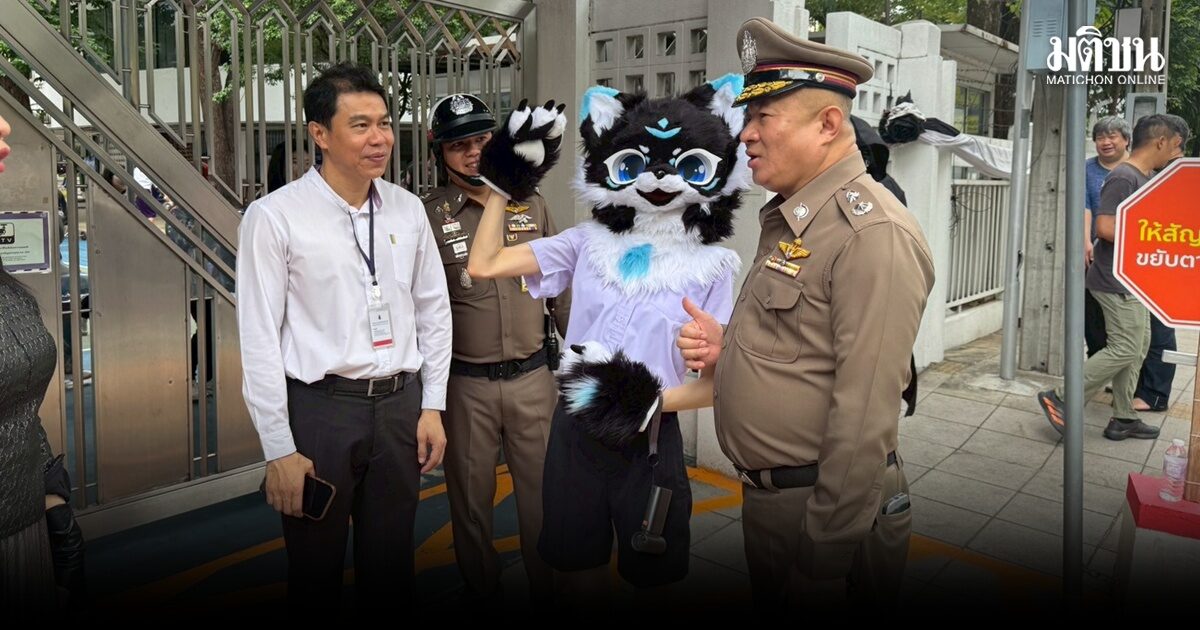 รอง ผบช.น. ลงพื้นที่แก้ปัญหาจราจรช่วงเปิดเทอม แนะผู้ปกครองใช้รถไฟฟ้าสาธารณะ