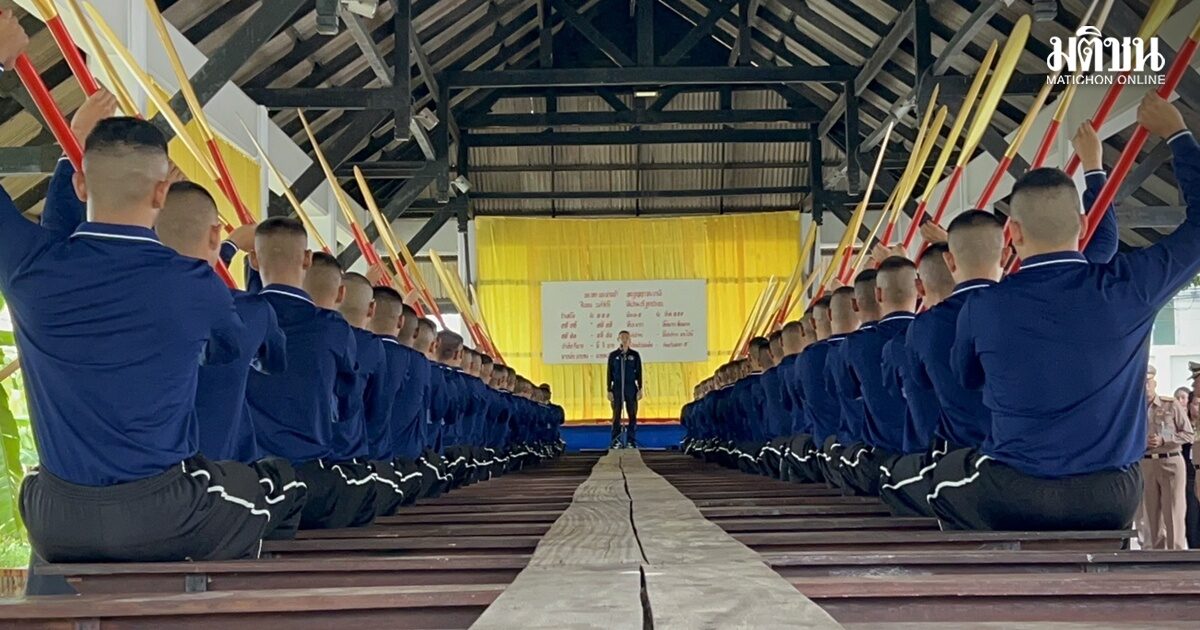 ทร. ซ้อมเข้มฝีพายพระราชพิธี เตรียมขบวนพยุหยาตราทางชลมารค 6 พ.ย.นี้ เพื่อความสง่างาม