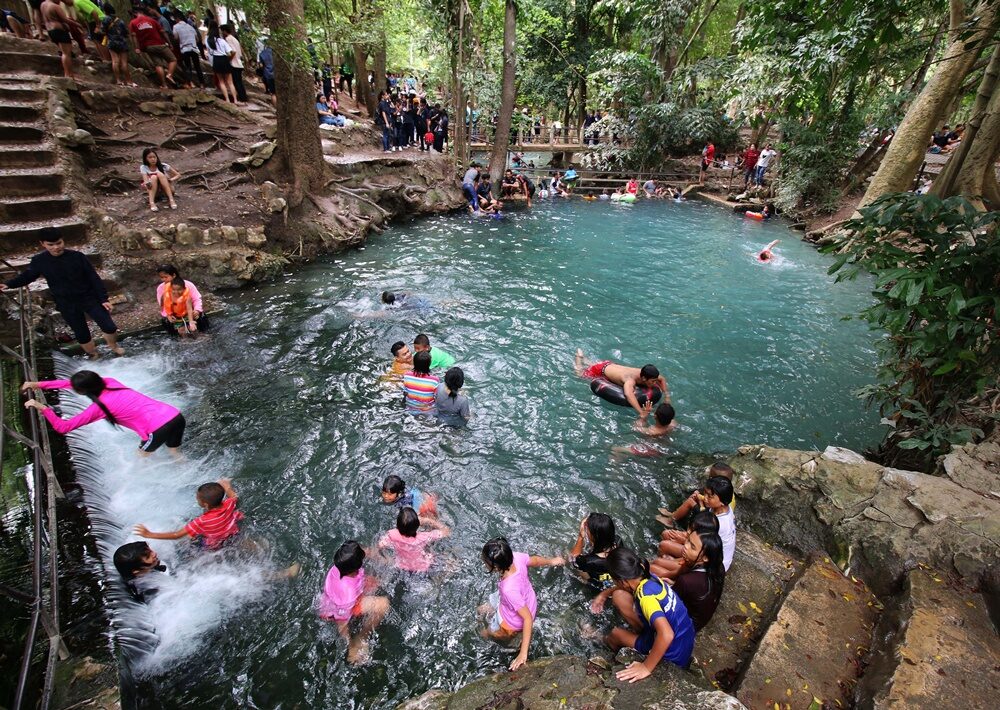 น้ำผุดธรรมชาติเขาใหญ่