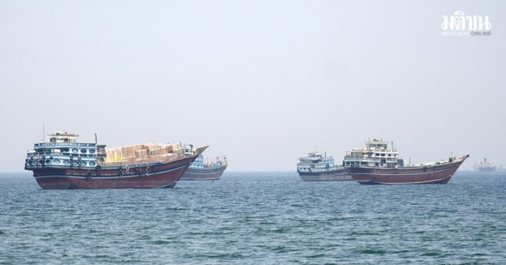 Ships and boats in the Strait of Hormuz