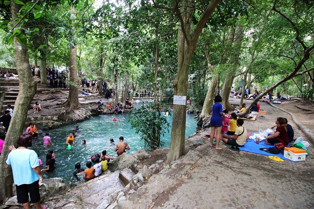 น้ำผุดธรรมชาติเขาใหญ๋