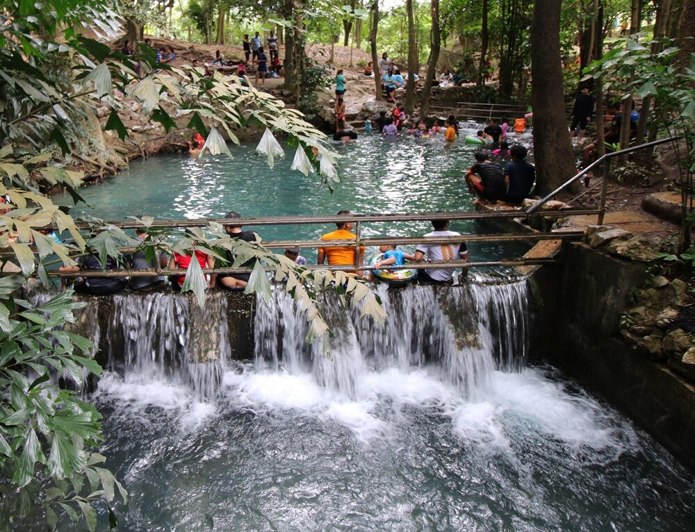 น้ำผุดธรรมชาติเขาใหญ่