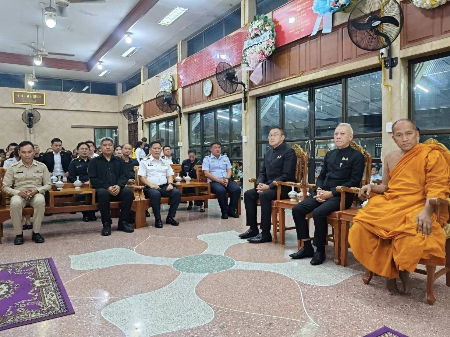 ร่วมไว้อาลัยเหยื่อรถไฟชนรถเมล์