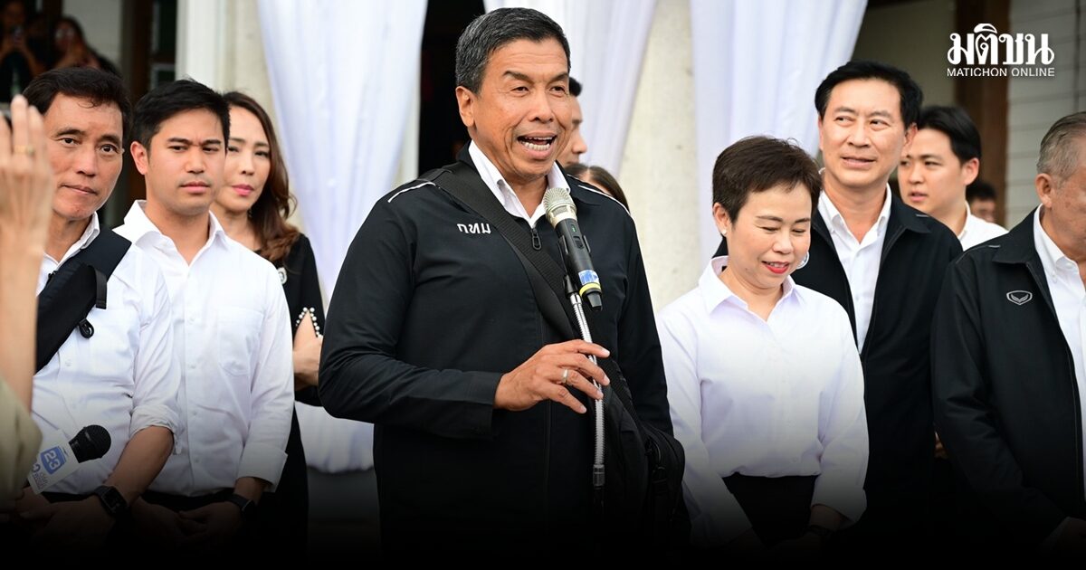 16.52 ชัชชาติ ขี่จักรยานไฟฟ้า พ้นศาลาฯ กทม. โบกมือลา เผย ‘4 ปีผ่านไว จากไปด้วยความสุข’