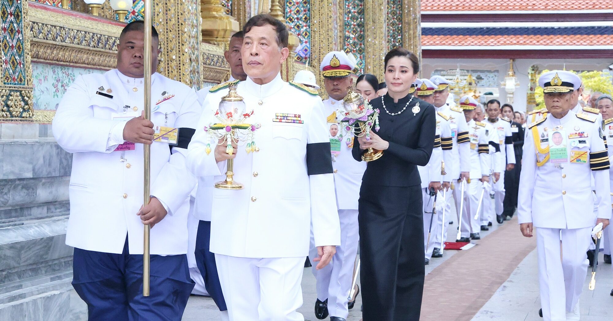 ในหลวง-พระราชินี ทรงเวียนเทียนรอบพระอุโบสถวัดพระแก้ว เนื่องในวันวิสาขบูชา 2569
