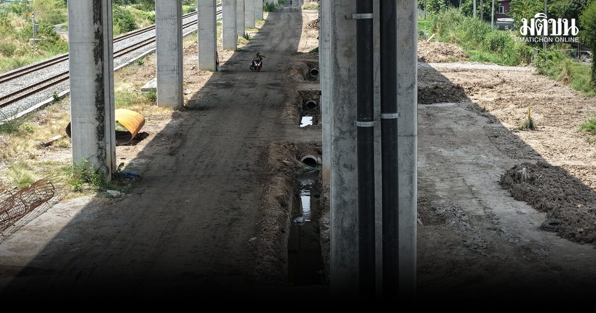 ปทุมฯ โวยสร้างรถไฟความเร็วสูง ถมคูน้ำกว้าง 8 ม. ฝังท่อ 80 ซม.แทน หวั่นจมบาดาล