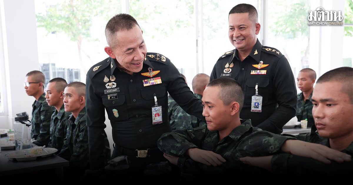 ปลัดกห. ตรวจเยี่ยมฝึกทหารใหม่ สั่งเข้มป้องกันฮีตสโตรก ห้ามลงโทษนอกระเบียบ