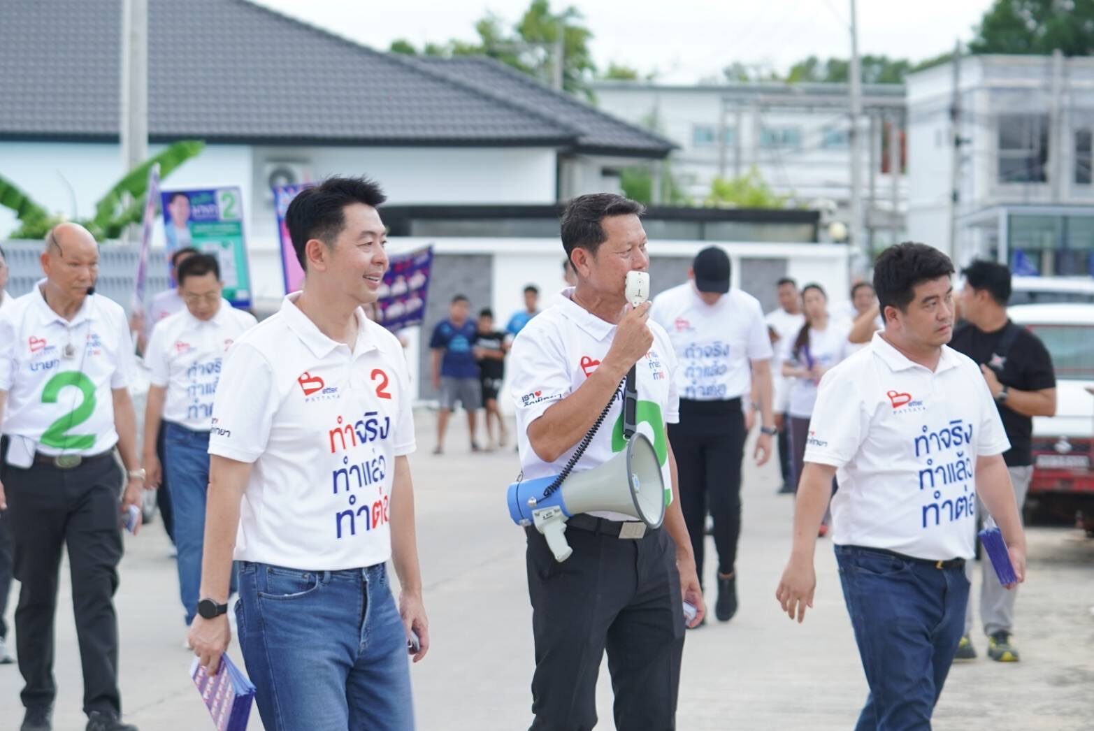 เบียร์ ปรเมศวร์ เบอร์ 2 นำทีมเรารักพัทยา เขต 1 ลุยชุมชนหนองป