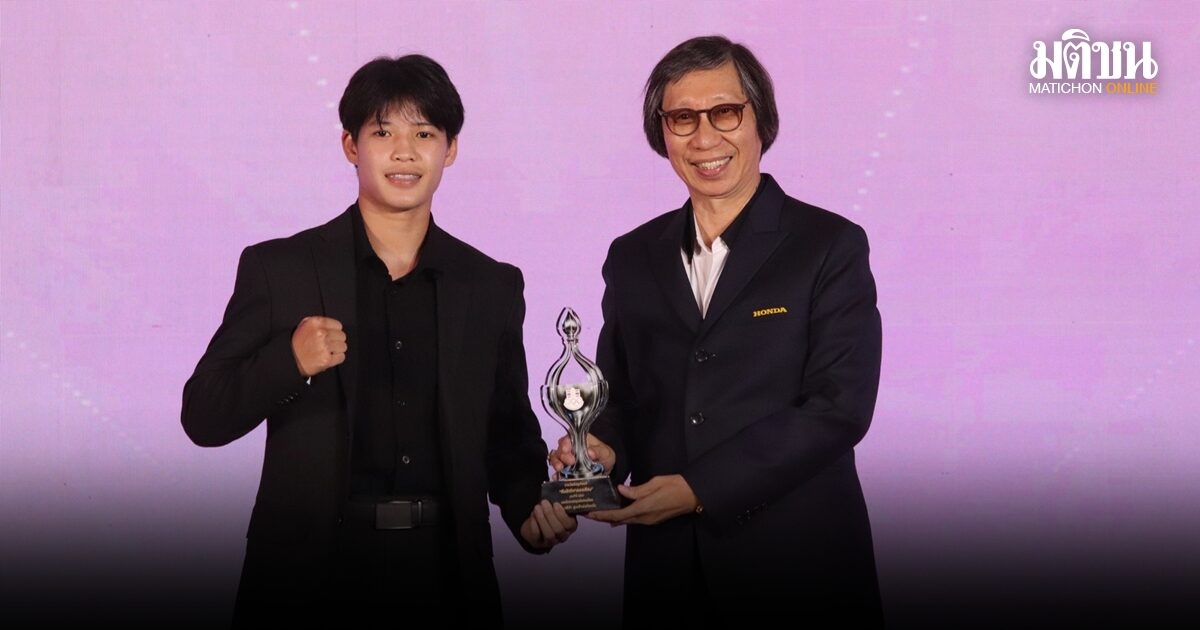 เพชรจีจ้า ลูกเจ้าพ่อโรงต้ม เป็นปลื้มผงาดคว้ารางวัล นักมวยไทย
