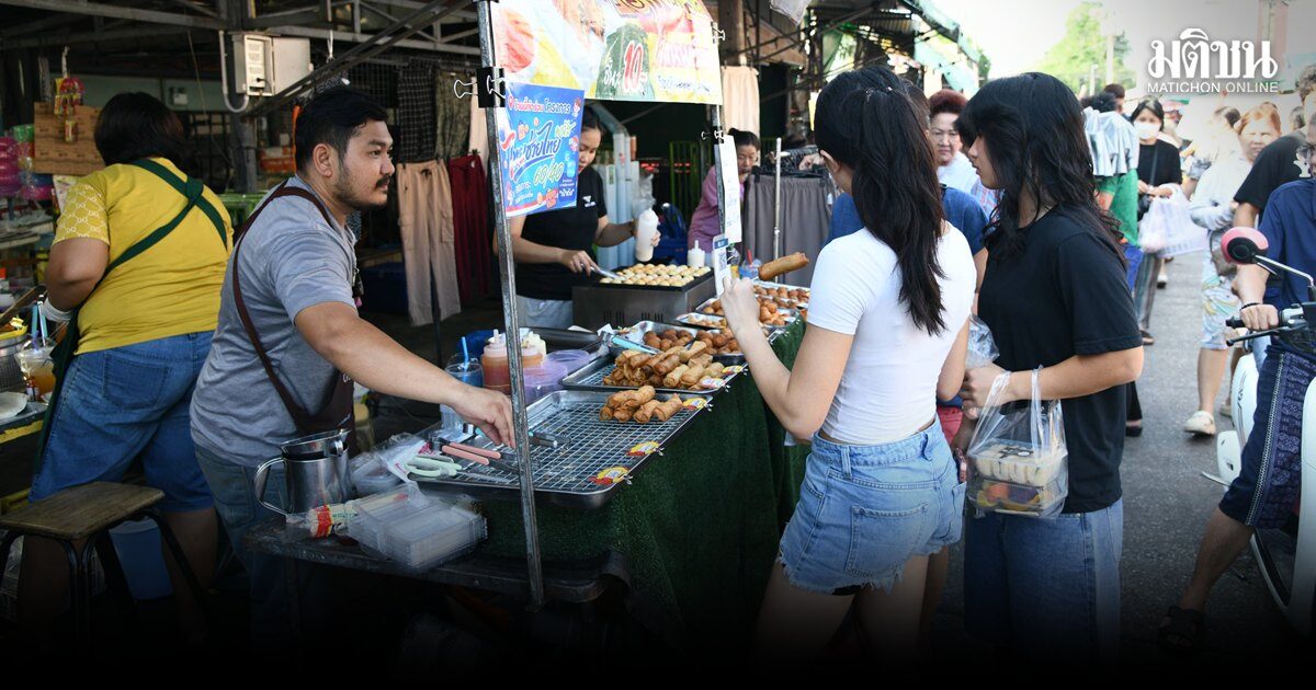 ตลาดคึกคัก คนแห่ใช้ ไทยช่วยไทยพลัส พ่อค้าแม่ค้าบ่น วันแรกเสียเวลาอธิบาย ระบบคำนวนอัตโนมัติ 60:40 ใครจ่ายกี่บาท