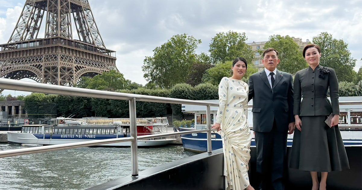 ในหลวง-พระราชินี พร้อมด้วย เจ้าฟ้าสิริวัณณวรีฯ ประทับเรือพระที่นั่ง ล่องแม่น้ำแซน กรุงปารีส