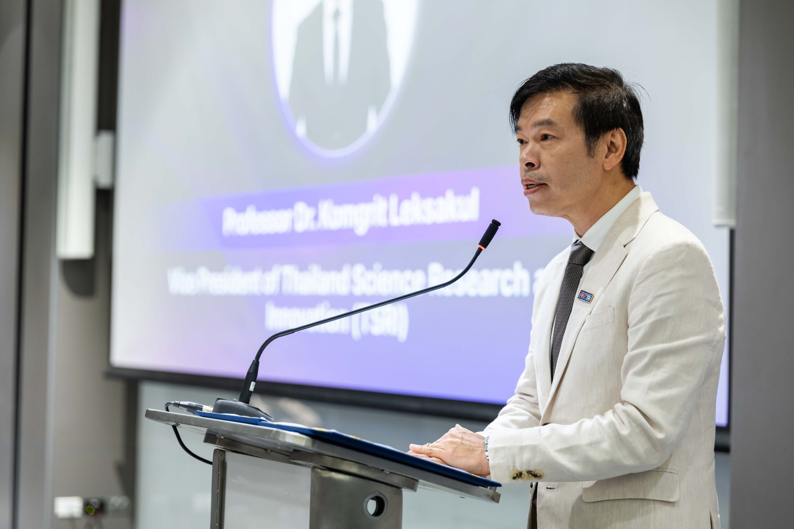 คมกฤต  เล็กสกุล รองผู้อำนวยการสำนักงานคณะกรรมการส่งเสริมวิทยาศาสตร์และนวัตกรรม