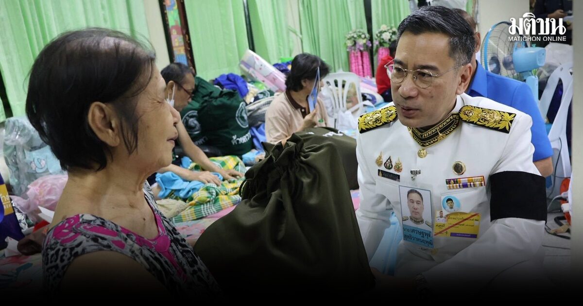 ‘ในหลวง’ โปรดเกล้าฯ องคมนนตรี เชิญถุงพระราชทาน มอบ