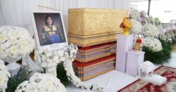 หีบทองลายสลัก