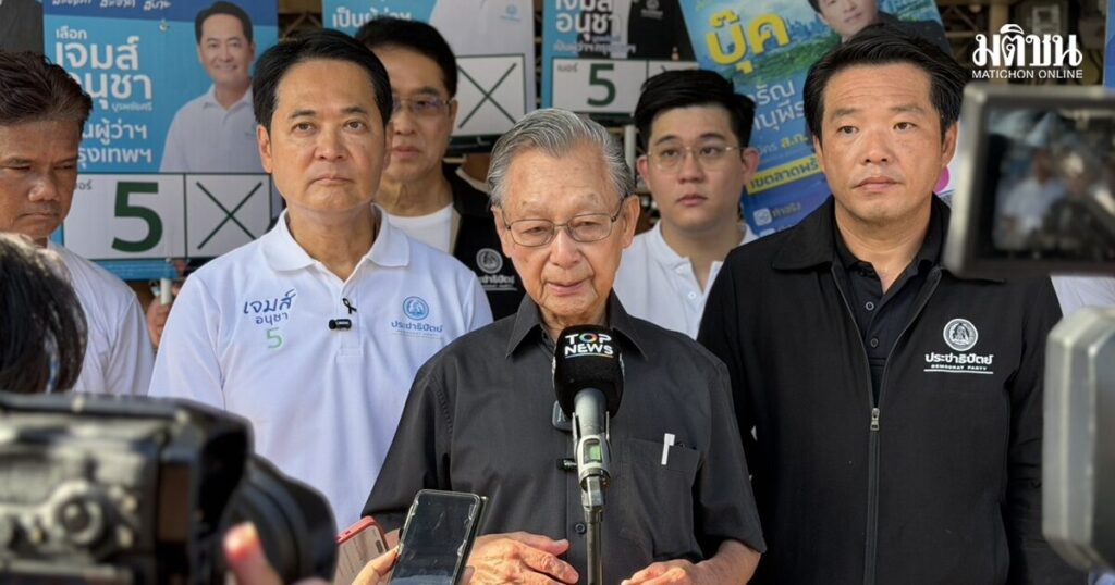 ‘ชวน’ ร่วมทีม ‘อนุชา’ ลุยตลาดรวมโชค ฟังเสียงค้าขาย ร้องปมส่วย-ต่างด้าวแย่งอาชีพ