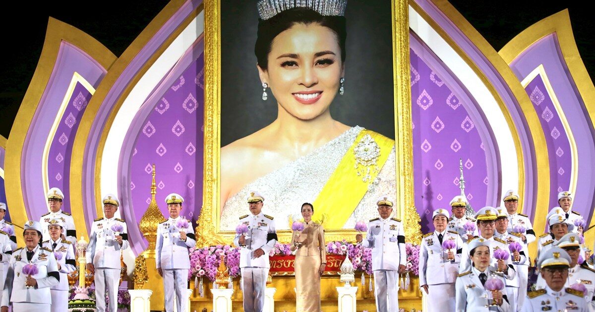 นายกฯ นำจุดเทียนถวายพระพรชัยมงคล เนื่องในพระราชพิธีมหามงคลเฉลิมพระชนมพรรษา 4 รอบ พระราชินี