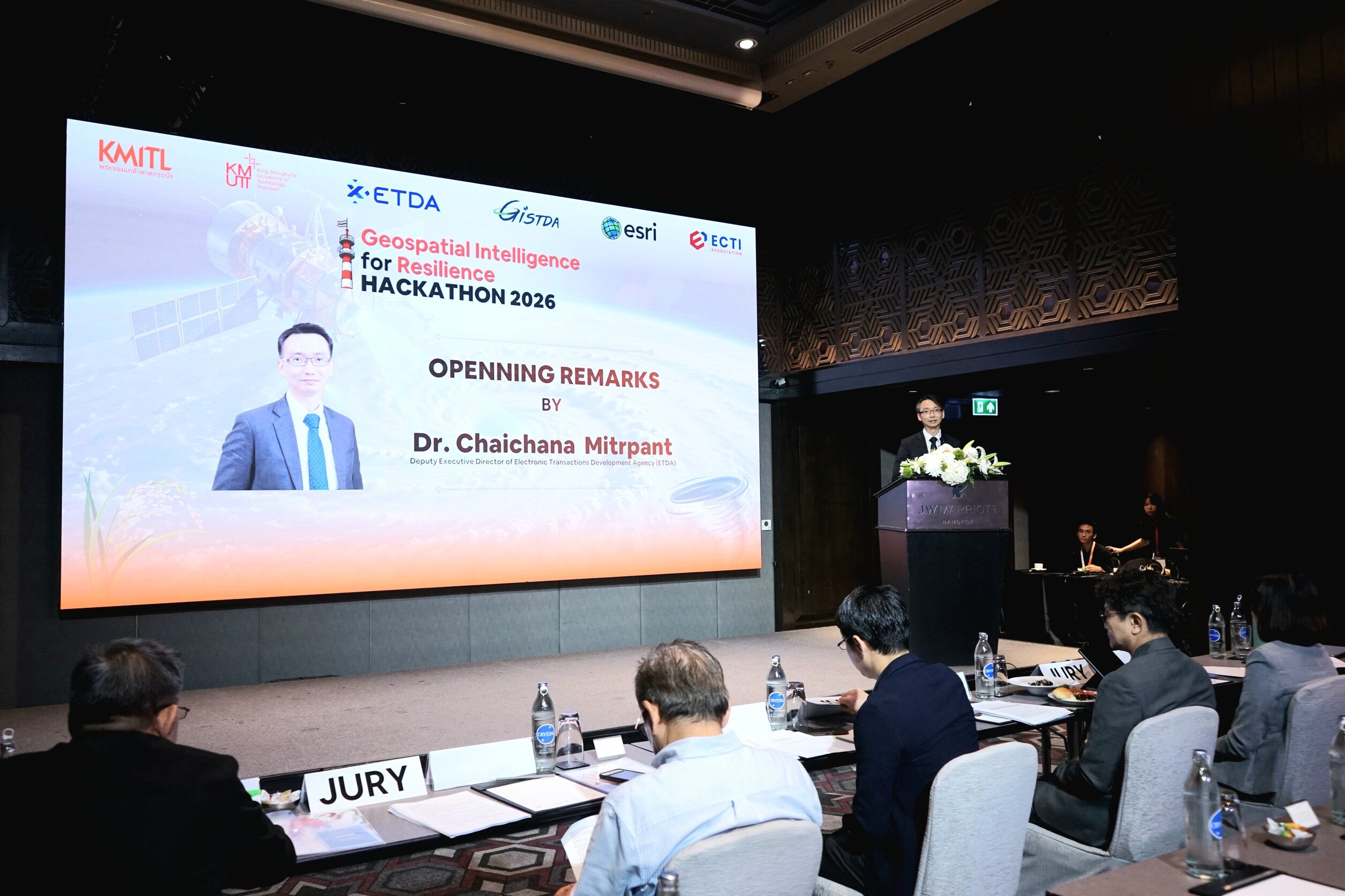 ชัยชนะ มิตรพันธ์ ผู้อำนวยการสำนักงานพัฒนาธุรกรรมทางอิเล็กทรอนิกส์ (ETDA)