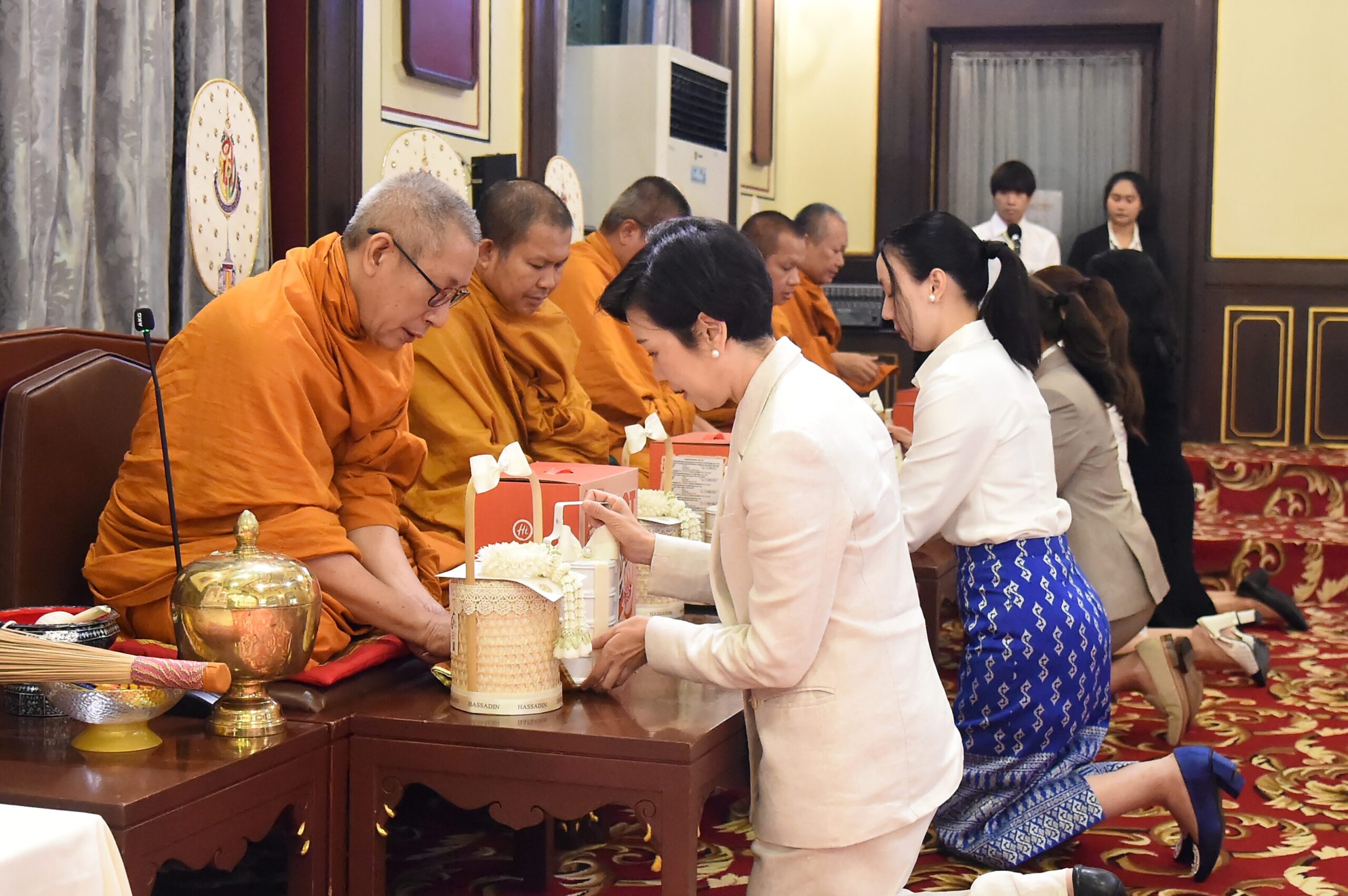 ทำบุญตึกนารีสโมสร