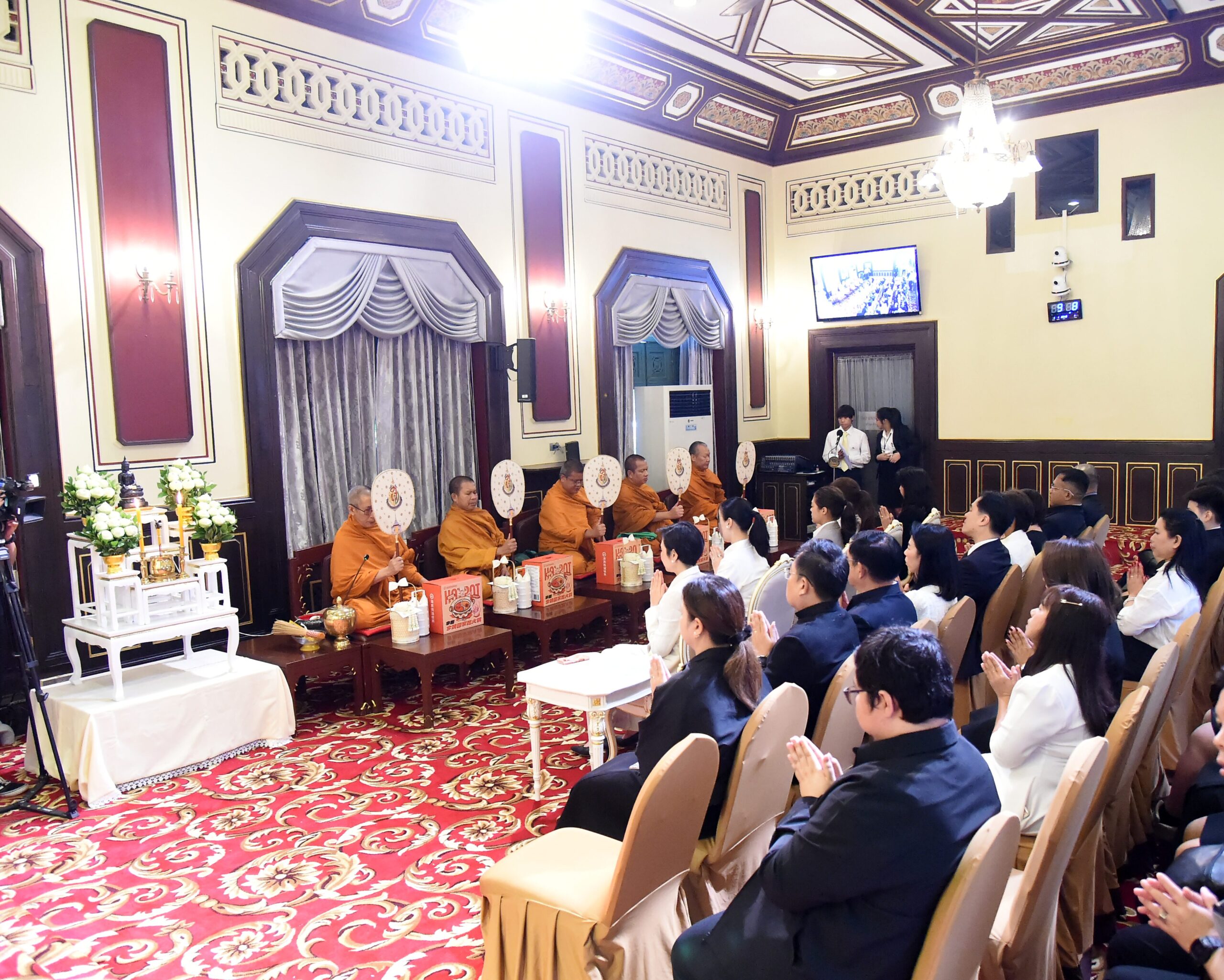 ทำบุญตึกนารีสโมสร