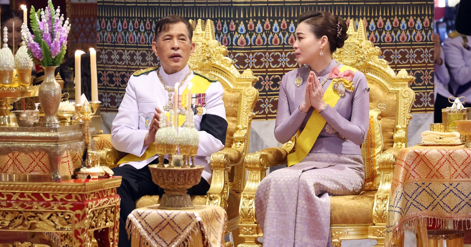 ในหลวง-พระราชินี เสด็จฯ พระราชพิธีมหามงคลเฉลิมพระชนมพรรษา 4 รอบ ณ พระที่นั่งอมรินทรวินิจฉัย