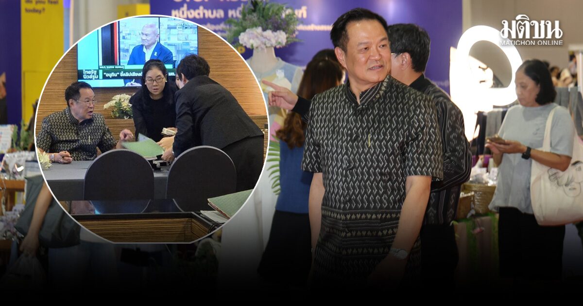 นายกฯ เทประชุมก.ตร. โผล่เที่ยวโอท็อป เลขาครม.รุดหอบแฟ้มให้เซ็นถึงที่ หยุดดูข่าวตัวเอง-แซวปลัดมท.