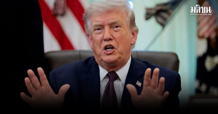 FILE PHOTO: U.S. President Trump signs an executive order in the Oval Office of the White House