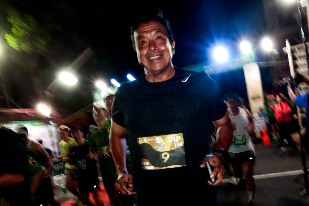 ชัชชาติ แจม เทพศิรินทร์ สวม BIB เบอร์ 9 วื่ง 10 กม. ‘วิ่งอย่างเทพ 2026’ เลาะเยาวราช