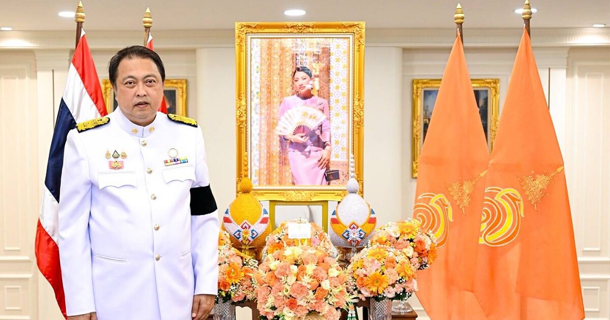 ปีติ เจ้าฟ้าสิริวัณณวรี พระราชทานแจกันดอกไม้ สุชาติ ชมกลิ่น เนื่องในวันคล้ายวันเกิด