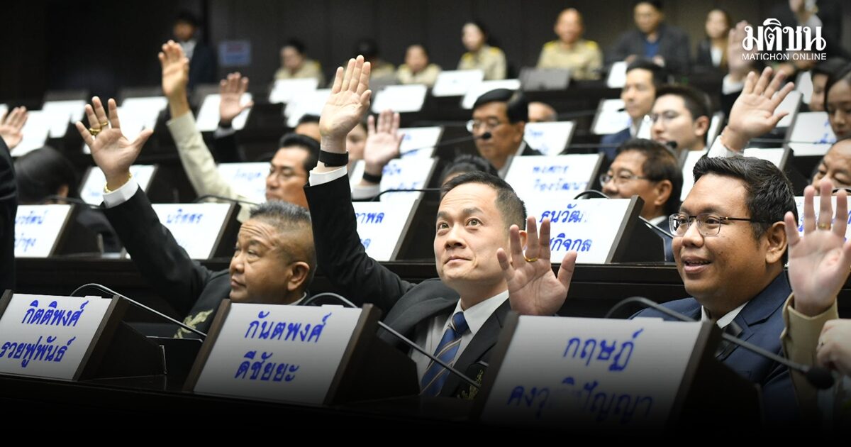 วุ่นตั้งแต่นัดแรก! สภากทม. ถกเดือด โหวตปธ. ‘ลับ-ไม่ลับ’ ส.ก.ลุกเปิดระเบียบอ่านโชว์-จี้ฝ่ายกม.ตีความ