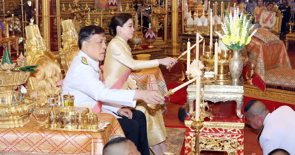 ในหลวง-พระราชินี เสด็จฯ การพระราชพิธีเฉลิมพระชนมพรรษา ณ พระที่นั่งอมรินทรวินิจฉัย