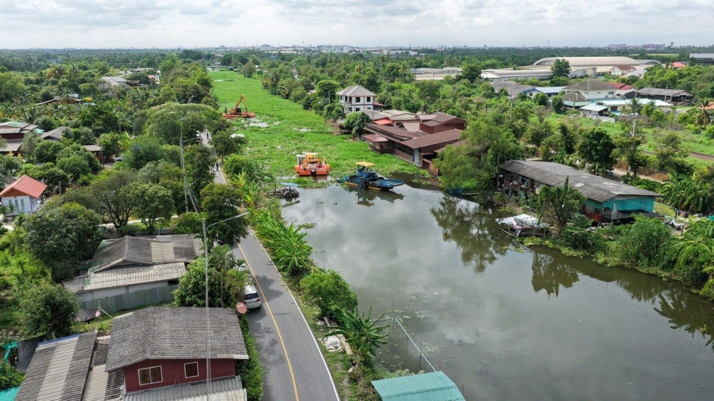 กรมชลฯ นำร่องเรือนวัตกรรมใหม่ กำจัดผักตบชวาคลองมหาสวัสดิ์