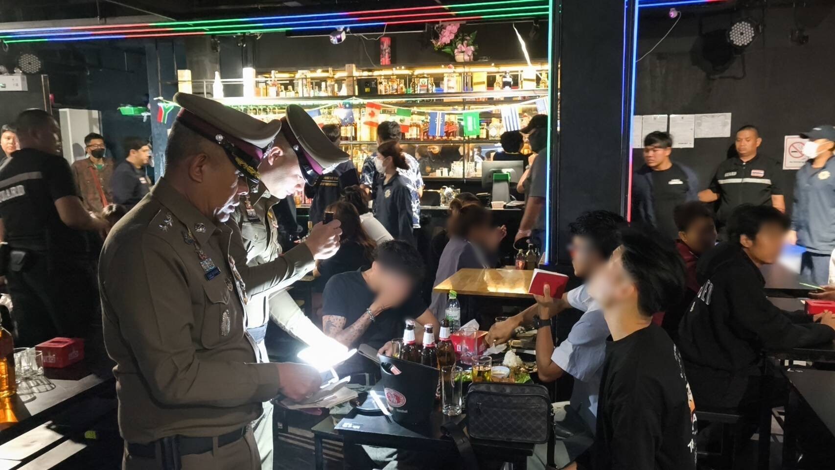บุกผับ