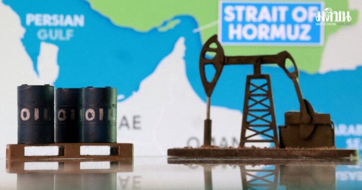 FILE PHOTO: Illustration shows 3D printed oil pipeline and map showing the Strait of Hormuz and Iran