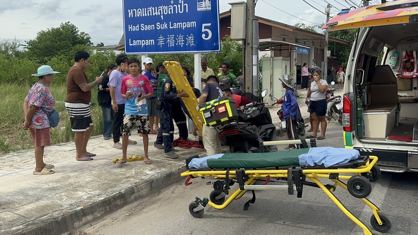 ประกบยิง