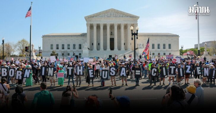 FILE PHOTO: U.S. Supreme Court hears Trump's bid to limit birthright citizenship in Washington