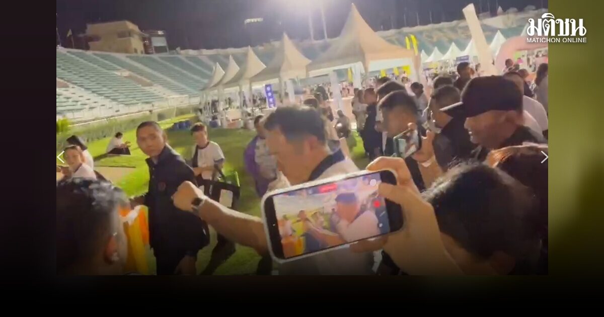 นายกฯ โชว์สเต็ปแอโรบิก ก่อนวิ่งขึ้นรถ เลี่ยงตอบ ปมโพสต์ ‘หัวชนกำแพง’ หมายถึงใคร