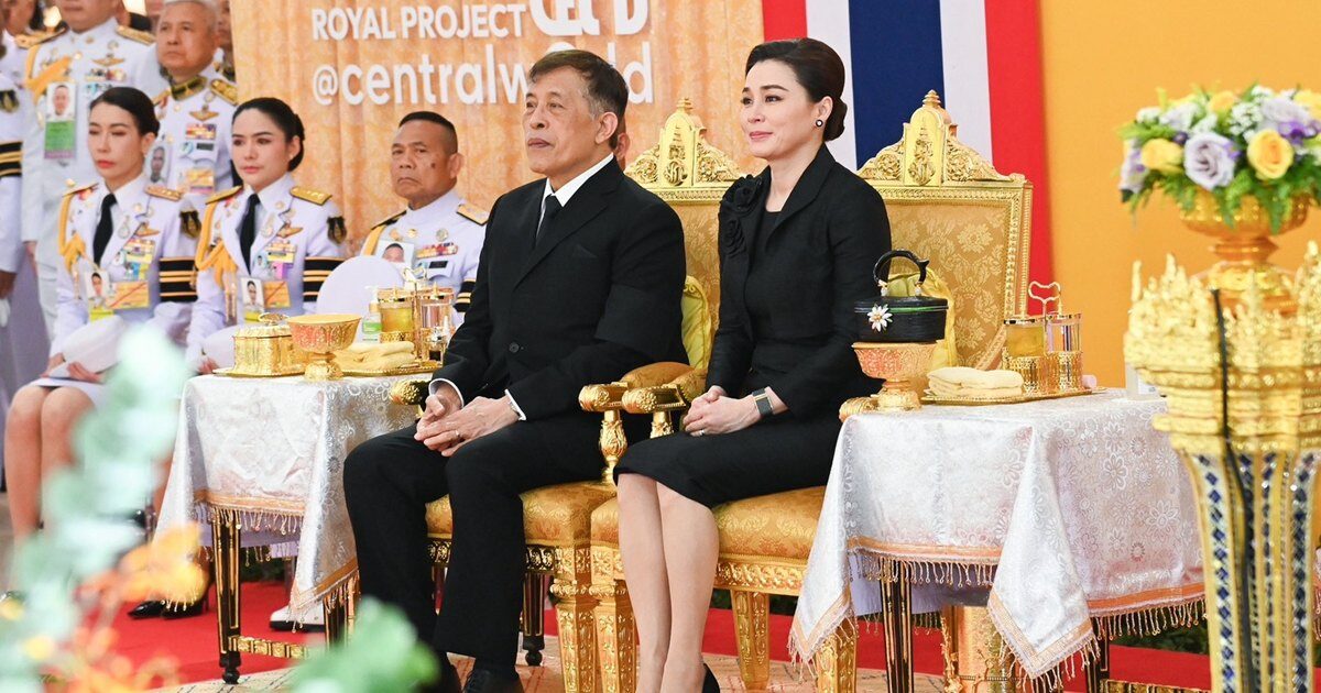 ในหลวง-พระราชินี ทรงเปิดงาน โครงการหลวง 57 ทอดพระเนตรกุหลาบ “ควีนสุทิดา ”