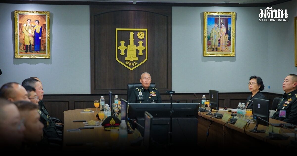 ผบ.ทบ. ตรวจเยี่ยมการซักซ้อมริ้วขบวนพระบรมราชอิสริยยศ งานพระราชพิธีถวายพระเพลิงพระบรมศพฯ