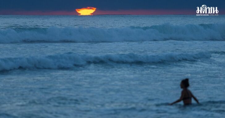 A summer sunset at the beach in California