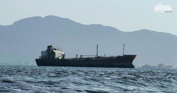 FILE PHOTO: Traffic at Yemen's southern port of Aden steady after Houthis say they attacked Saudi tankers